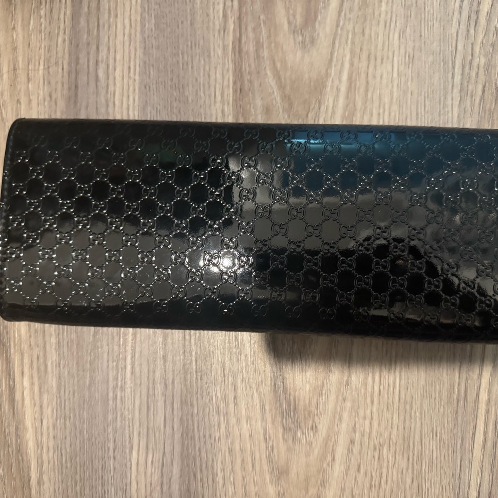 Gucci Glossy Black Patterned Clutch - Picture 2 of 4